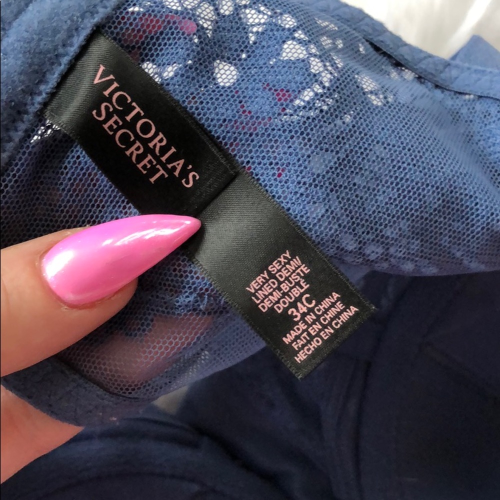 Victoria’s Secret • 2015 Very Sexy Long-Lined Demi - Picture 5 of 16